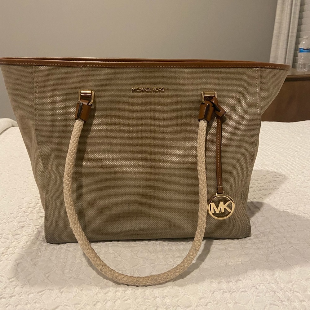 Michael Kors Blakely Lg. Tote Used, gently worn, very good condition.